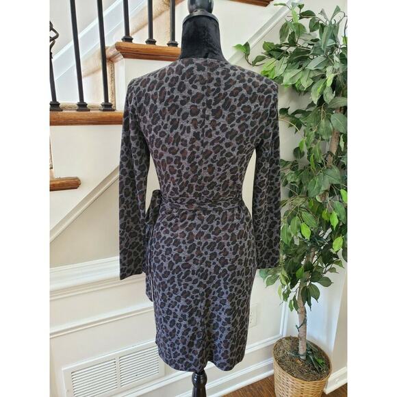 Ann Taylor Animal Print Gray Rayon V-Neck Long Sleeve Knee Length Dress X-Small - Picture 8 of 10